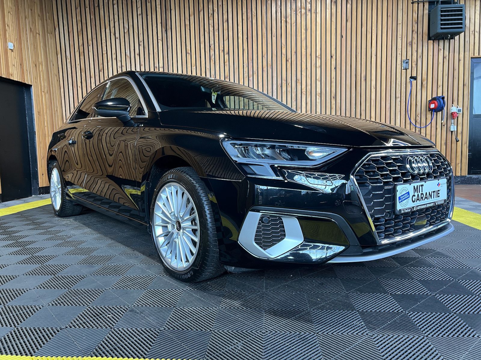 Fahrzeugabbildung Audi A3 Lim. advanced 35 TFSI *Navi*LED*Kam*Virtual*