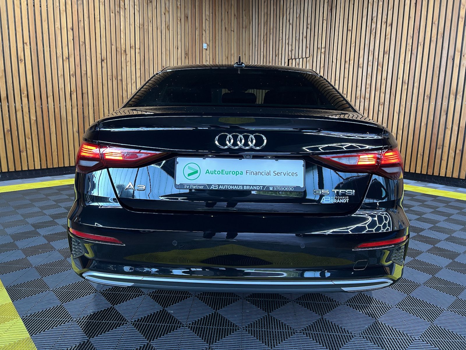 Fahrzeugabbildung Audi A3 Lim. advanced 35 TFSI *Navi*LED*Kam*Virtual*