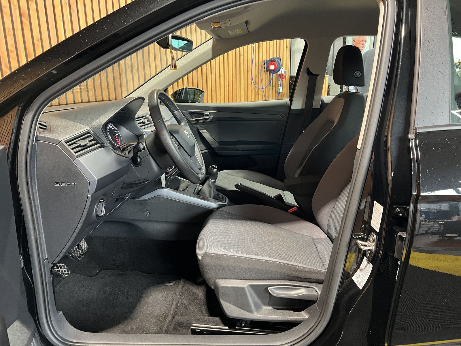 Fahrzeugabbildung SEAT Arona 1,0 TSI Style *Navi*Alu*PDC*Kamera*App*