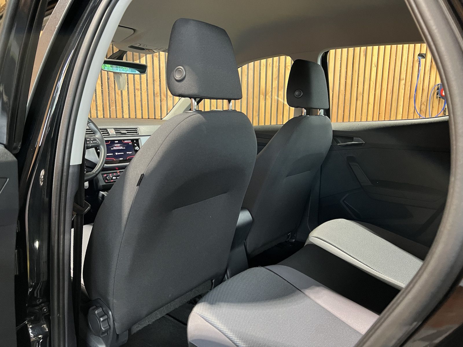 Fahrzeugabbildung SEAT Arona 1,0 TSI Style *Navi*Alu*PDC*Kamera*App*