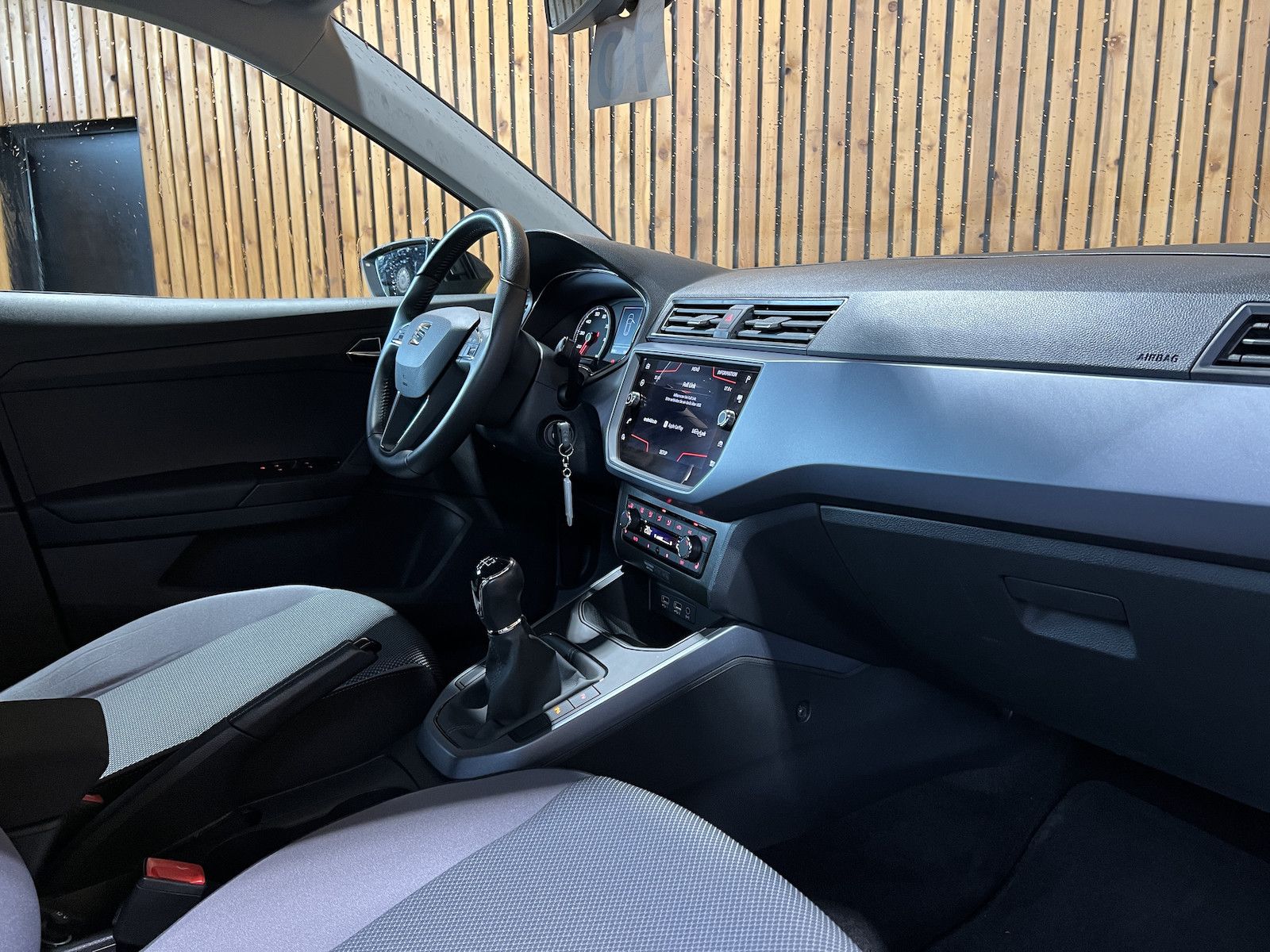 Fahrzeugabbildung SEAT Arona 1,0 TSI Style *Navi*Alu*PDC*Kamera*App*