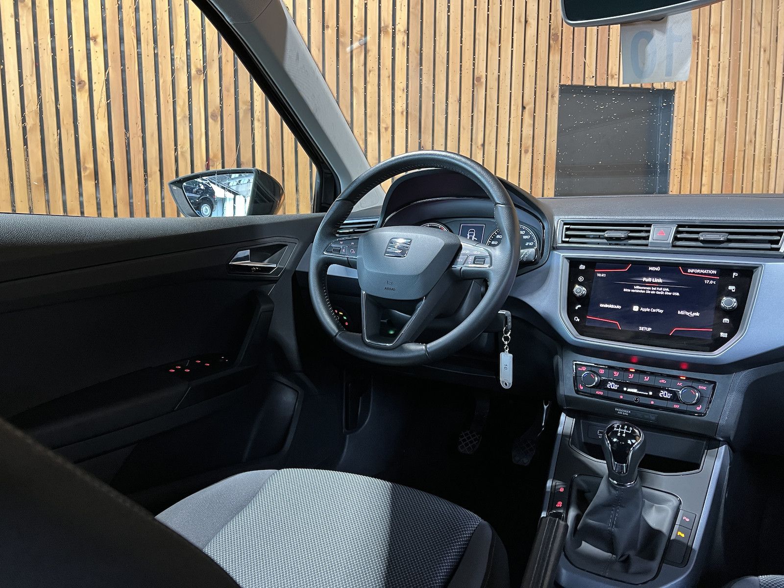 Fahrzeugabbildung SEAT Arona 1,0 TSI Style *Navi*Alu*PDC*Kamera*App*