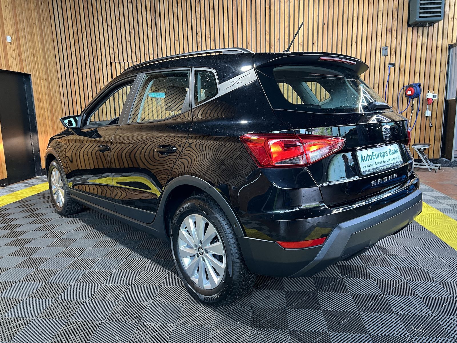 Fahrzeugabbildung SEAT Arona 1,0 TSI Style *Navi*Alu*PDC*Kamera*App*