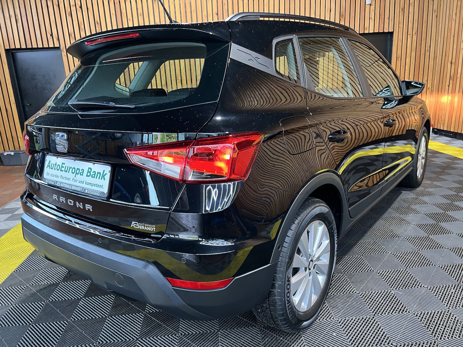 Fahrzeugabbildung SEAT Arona 1,0 TSI Style *Navi*Alu*PDC*Kamera*App*