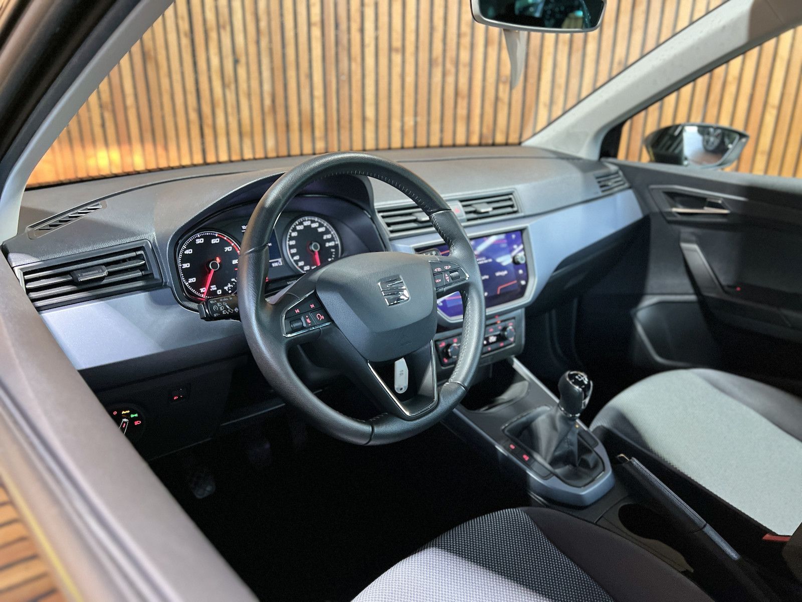 Fahrzeugabbildung SEAT Arona 1,0 TSI Style *Navi*Alu*PDC*Kamera*App*