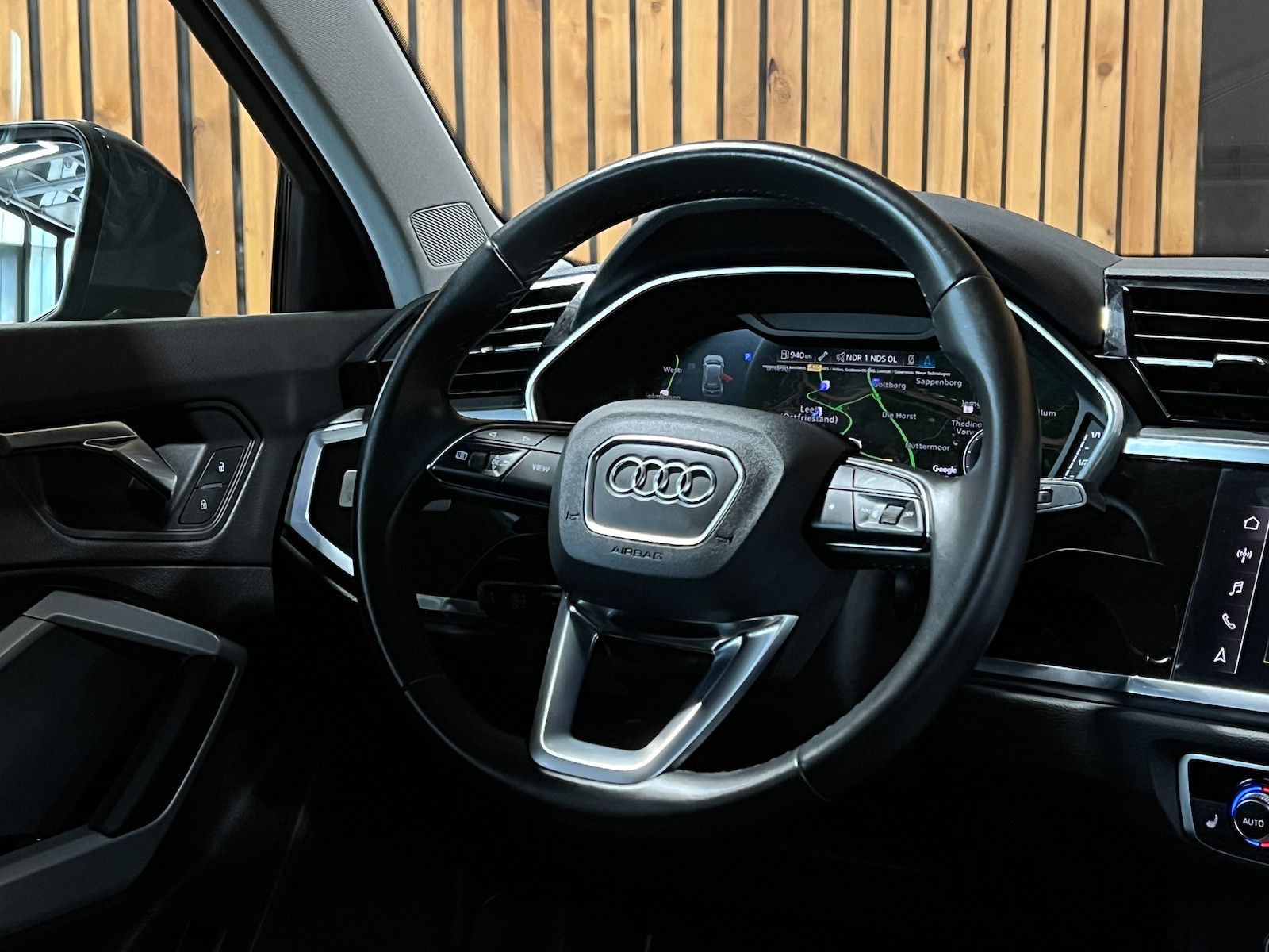 Fahrzeugabbildung Audi Q3 35 TDI advanced *Navi*LED*Virtual*Kam*AHK*ACC