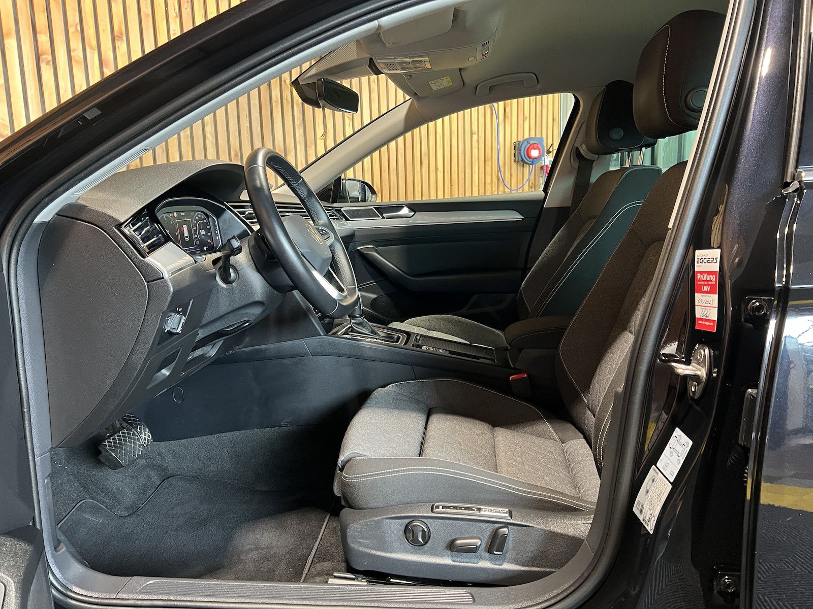 Fahrzeugabbildung Volkswagen Passat Variant 2,0 TDI DSG Navi*AHK*360°*Virtual