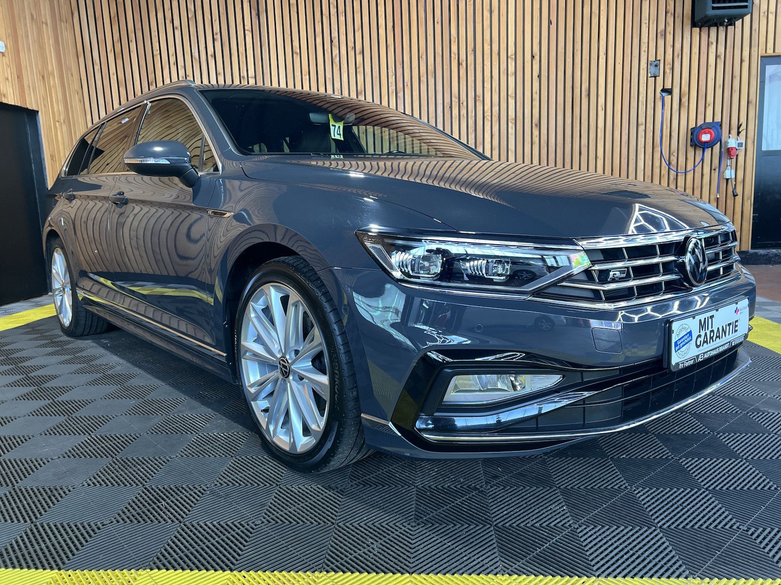 Fahrzeugabbildung Volkswagen Passat Variant TDI R-Line *Matrix*Leder*AHK*Virt