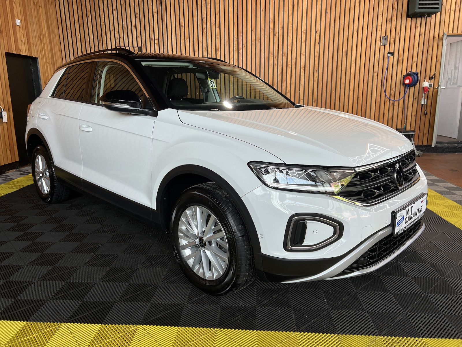 Fahrzeugabbildung Volkswagen T-Roc 1,5 TSI Life DSG *LED*Kam*Virtual*App*ACC*