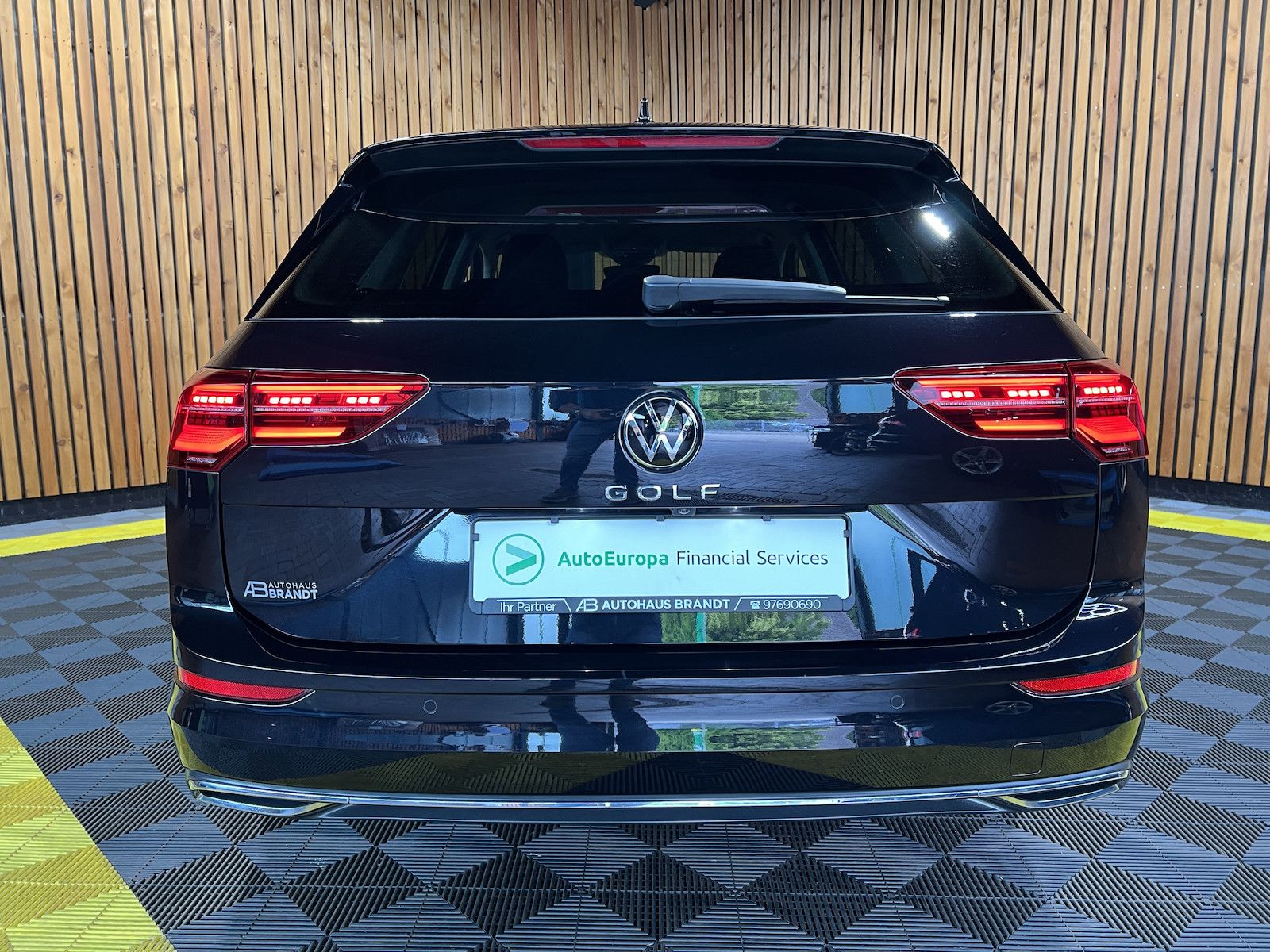 Fahrzeugabbildung Volkswagen Golf Variant 1,5 TSI Navi*Virtual*Kam*Matrix*ACC