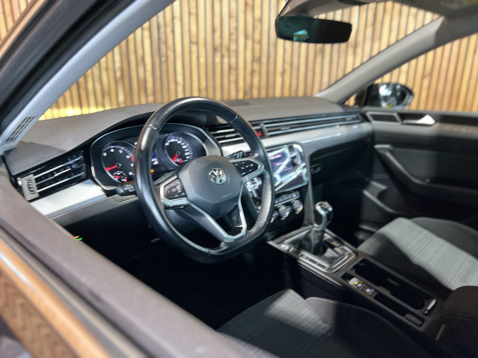 Fahrzeugabbildung Volkswagen Passat Variant 1,5 TSI *Navi*Matrix*Kam*AHK*Pano