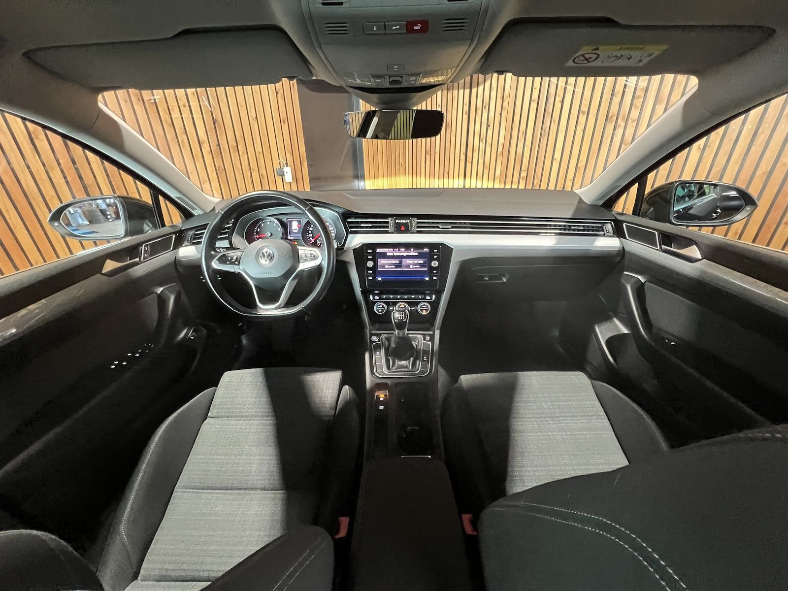 Fahrzeugabbildung Volkswagen Passat Variant 1,5 TSI *Navi*Matrix*Kam*AHK*Pano