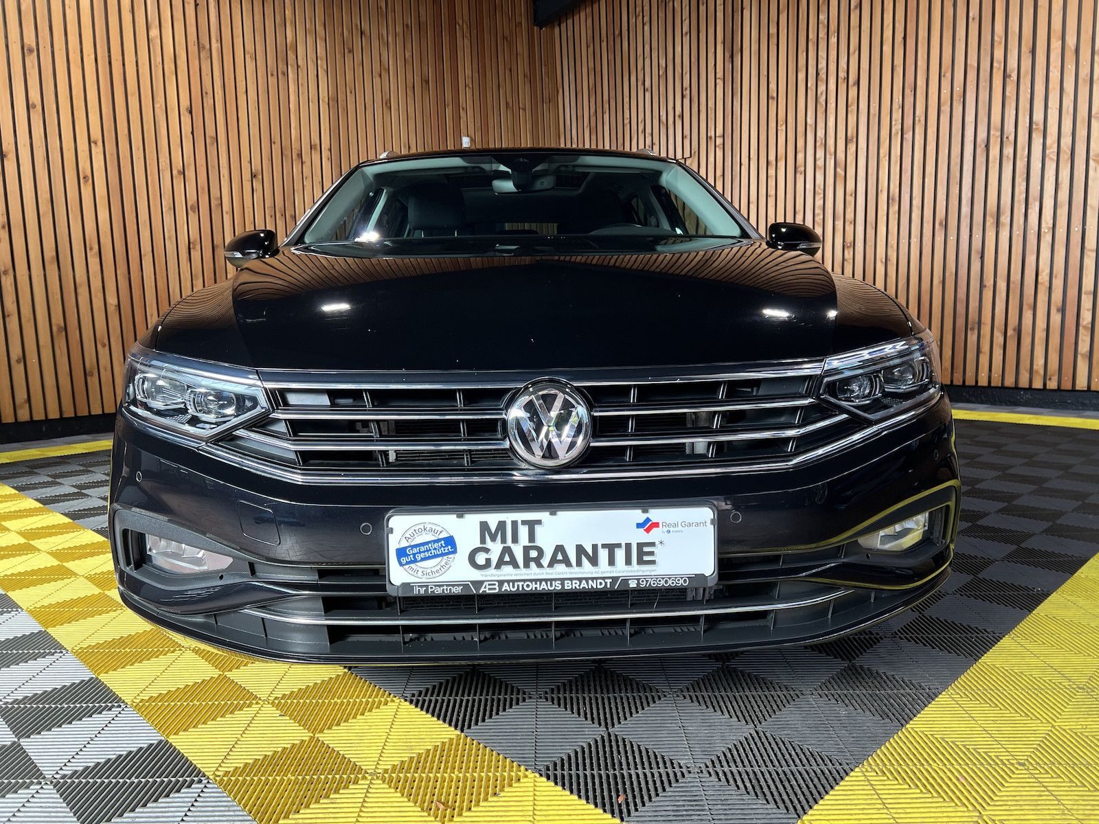 Fahrzeugabbildung Volkswagen Passat Variant 1,5 TSI *Navi*Matrix*Kam*AHK*Pano