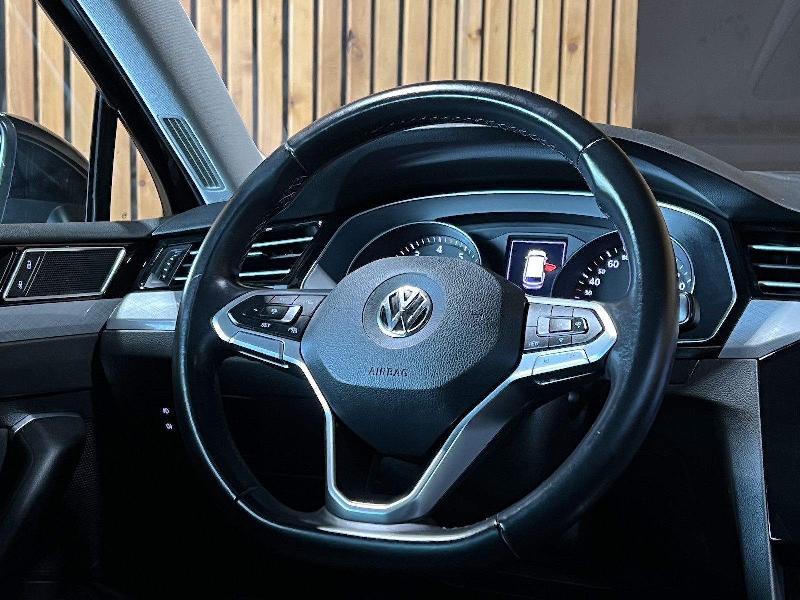 Fahrzeugabbildung Volkswagen Passat Variant 1,5 TSI *Navi*Matrix*Kam*AHK*Pano