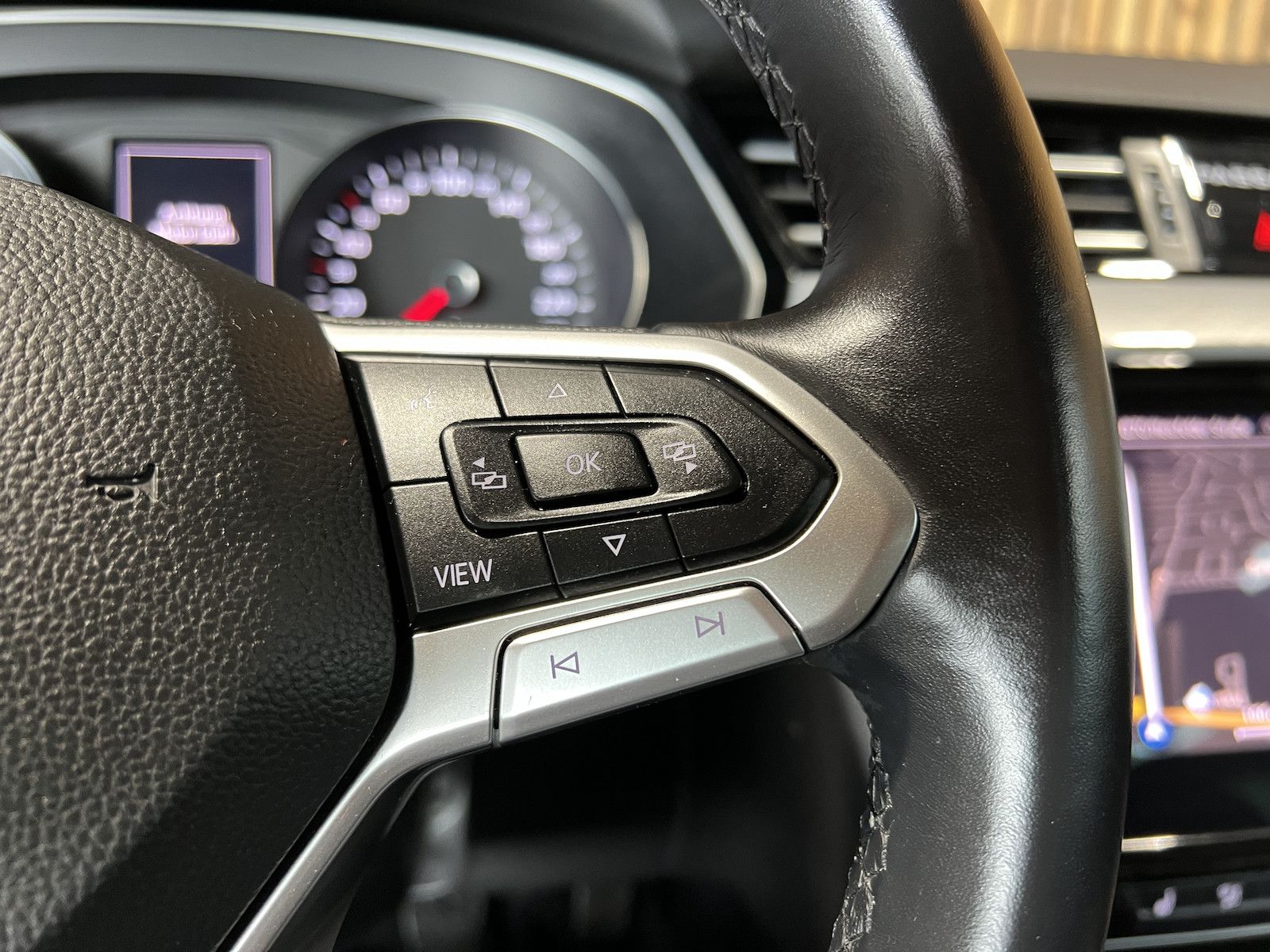 Fahrzeugabbildung Volkswagen Passat Variant 1,5 TSI *Navi*Matrix*Kam*AHK*Pano