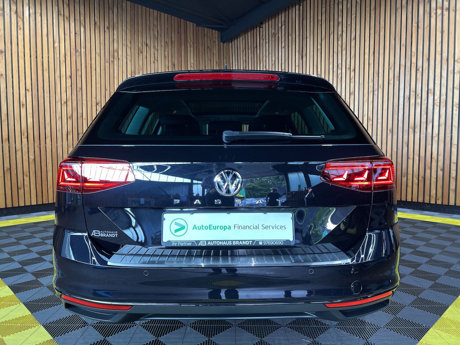 Fahrzeugabbildung Volkswagen Passat Variant 1,5 TSI *Navi*Matrix*Kam*AHK*Pano