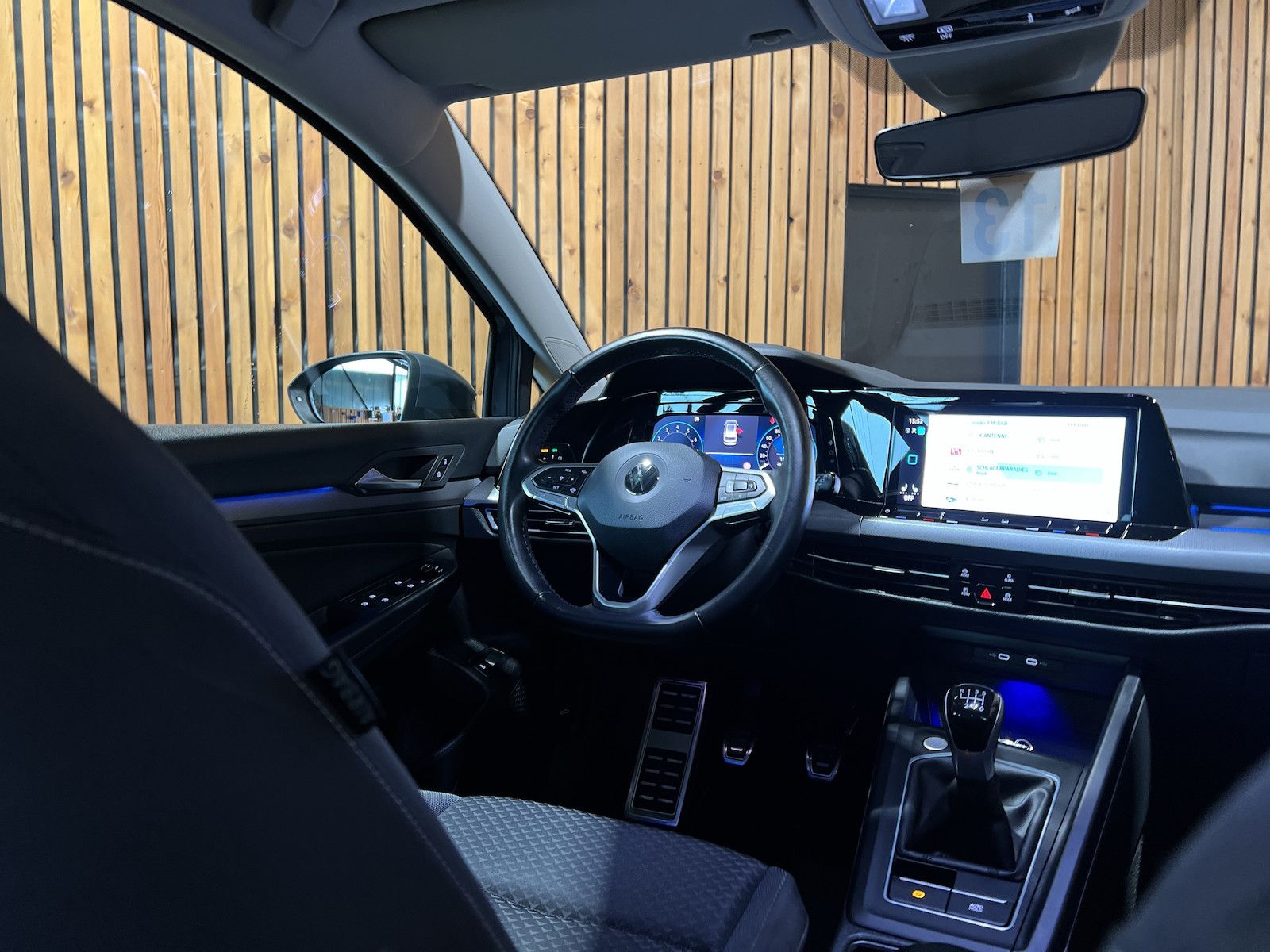 Fahrzeugabbildung Volkswagen Golf Variant 1,5 TSI Navi*Virtual*Kam*Matrix*ACC