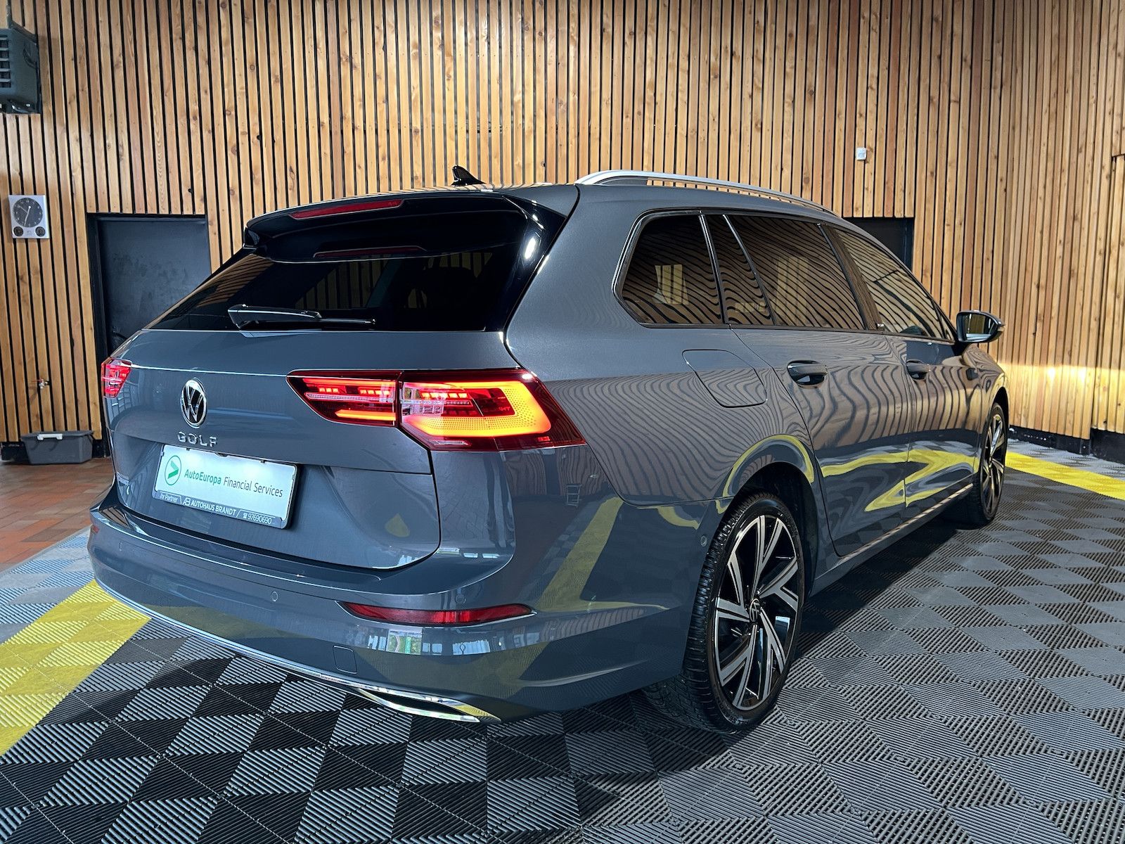 Fahrzeugabbildung Volkswagen Golf Variant 1,5 TSI Navi*Virtual*Kam*Matrix*ACC