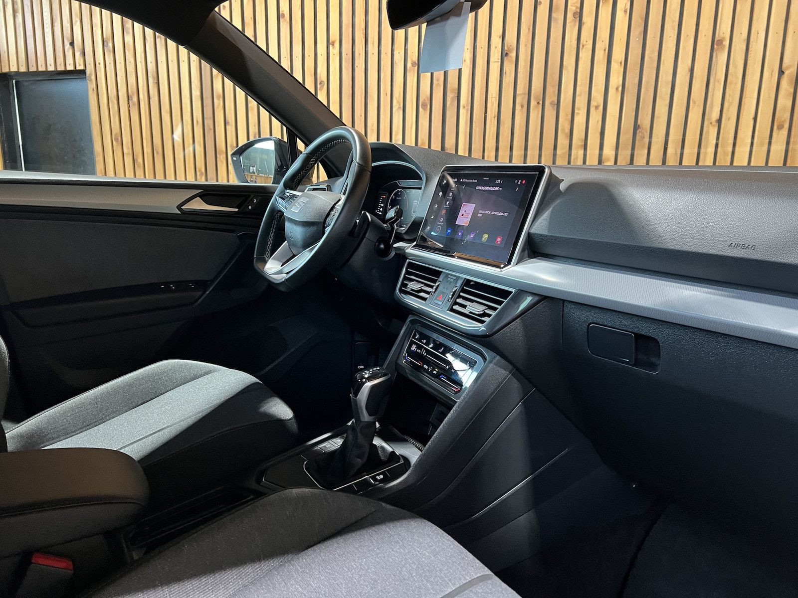 Fahrzeugabbildung SEAT Tarraco 2,0 TDI DSG Navi*LED*Kam*AHK*7-Sitzer*VC