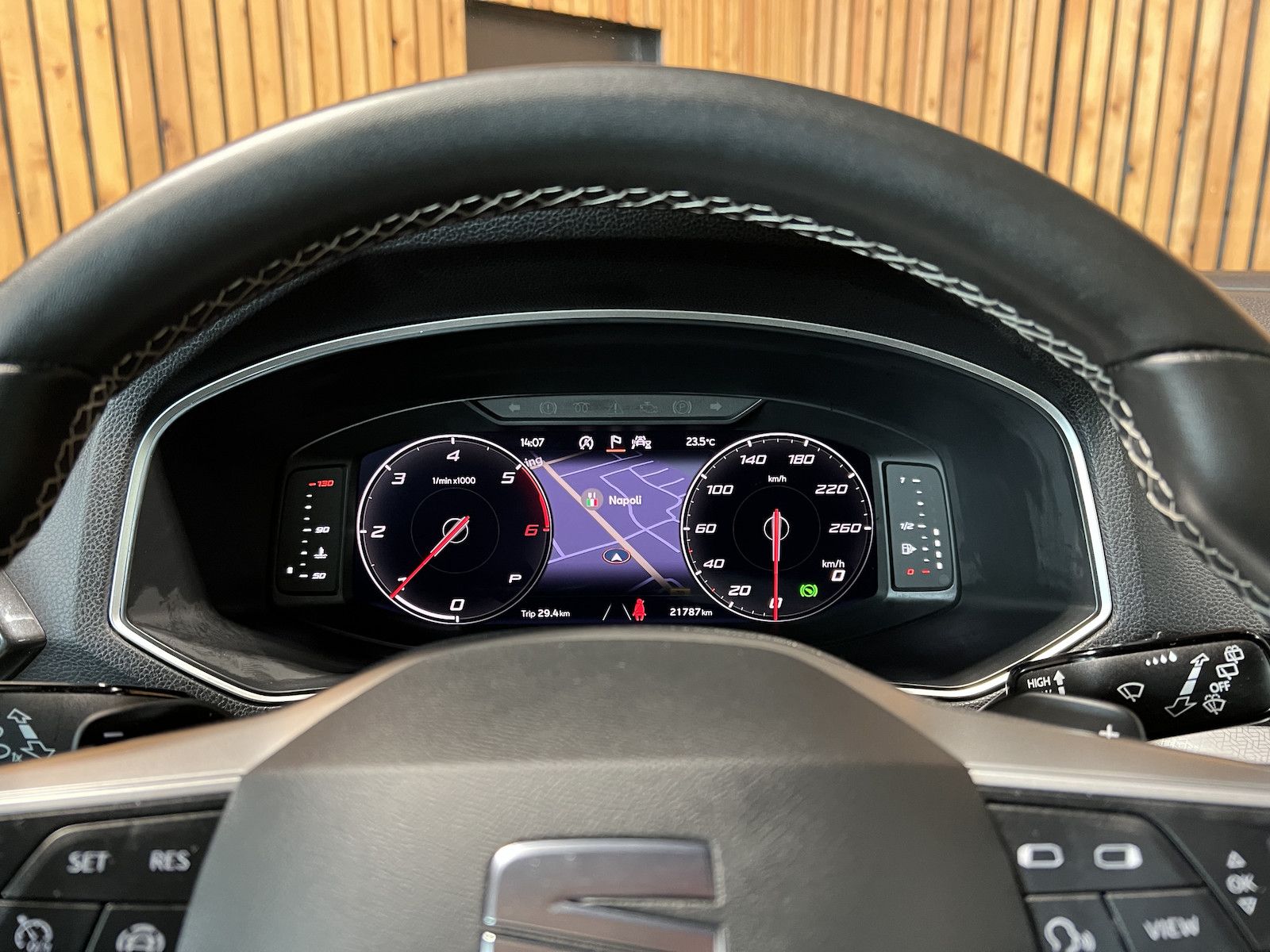 Fahrzeugabbildung SEAT Tarraco 2,0 TDI DSG Navi*LED*Kam*AHK*7-Sitzer*VC