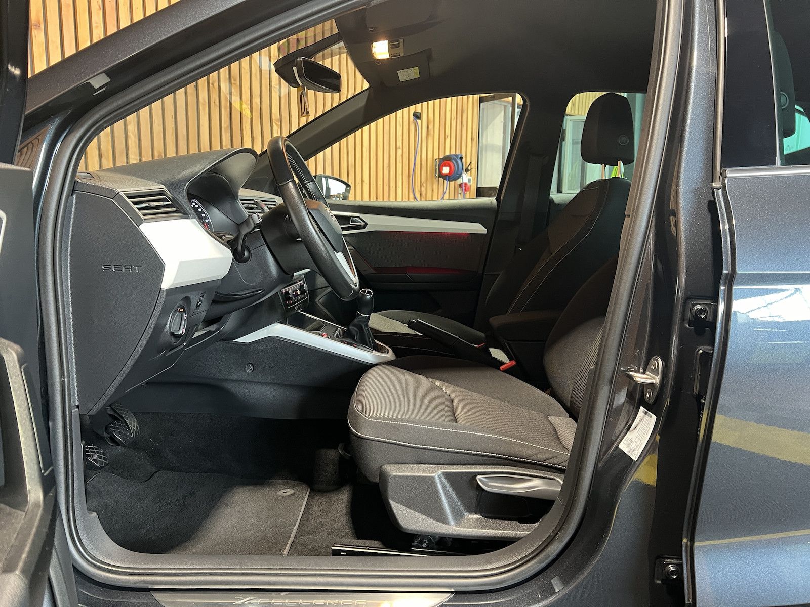 Fahrzeugabbildung SEAT Arona 1,6 TDI Xcellence *Navi*App*PDC*SHz*Alu*