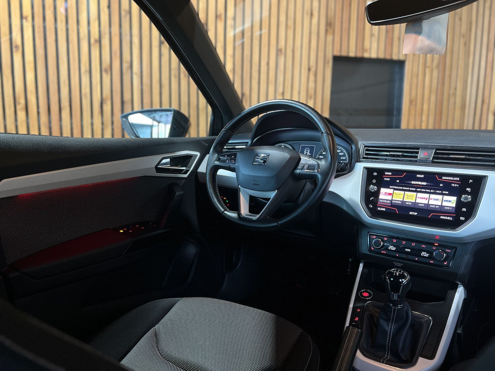 Fahrzeugabbildung SEAT Arona 1,6 TDI Xcellence *Navi*App*PDC*SHz*Alu*