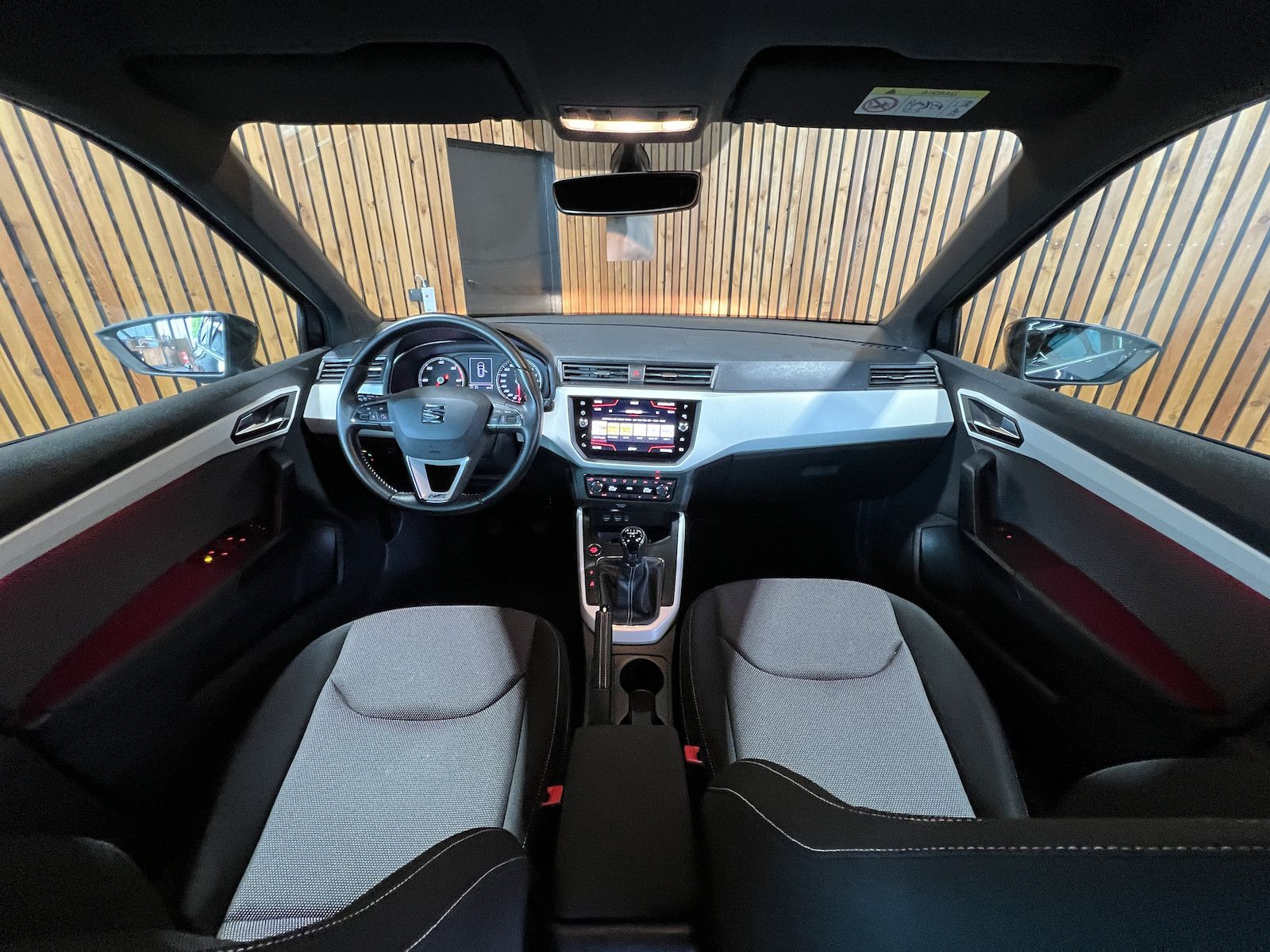 Fahrzeugabbildung SEAT Arona 1,6 TDI Xcellence *Navi*App*PDC*SHz*Alu*