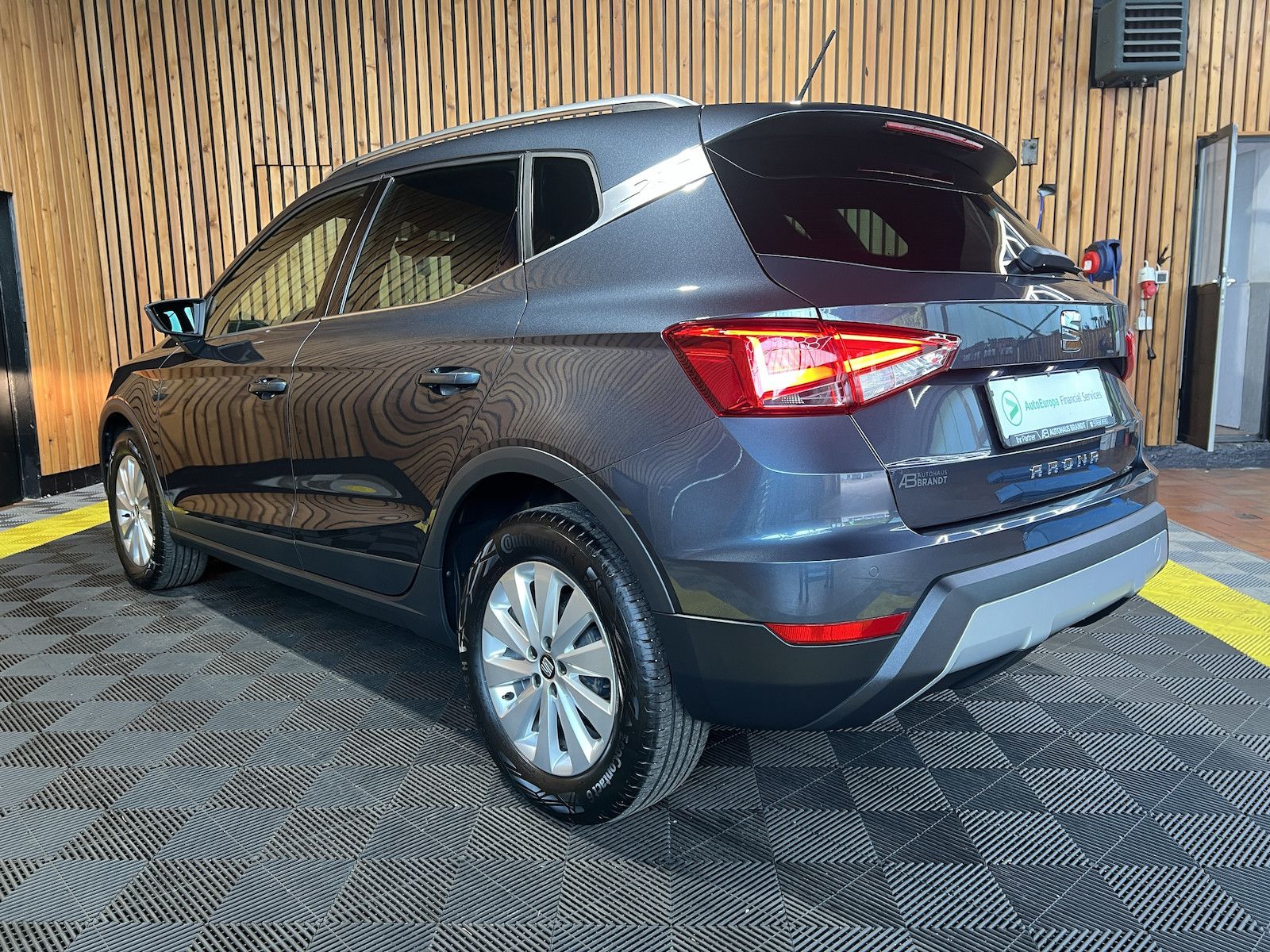 Fahrzeugabbildung SEAT Arona 1,6 TDI Xcellence *Navi*App*PDC*SHz*Alu*