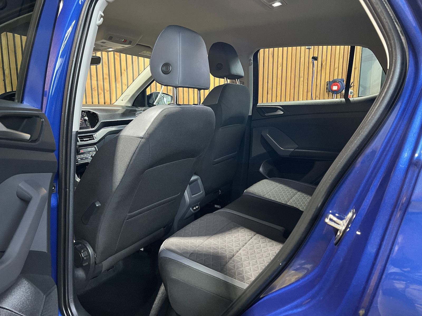 Fahrzeugabbildung Volkswagen T-Cross TSI Style R-Line *Navi*ACC*Alu*Kamera*