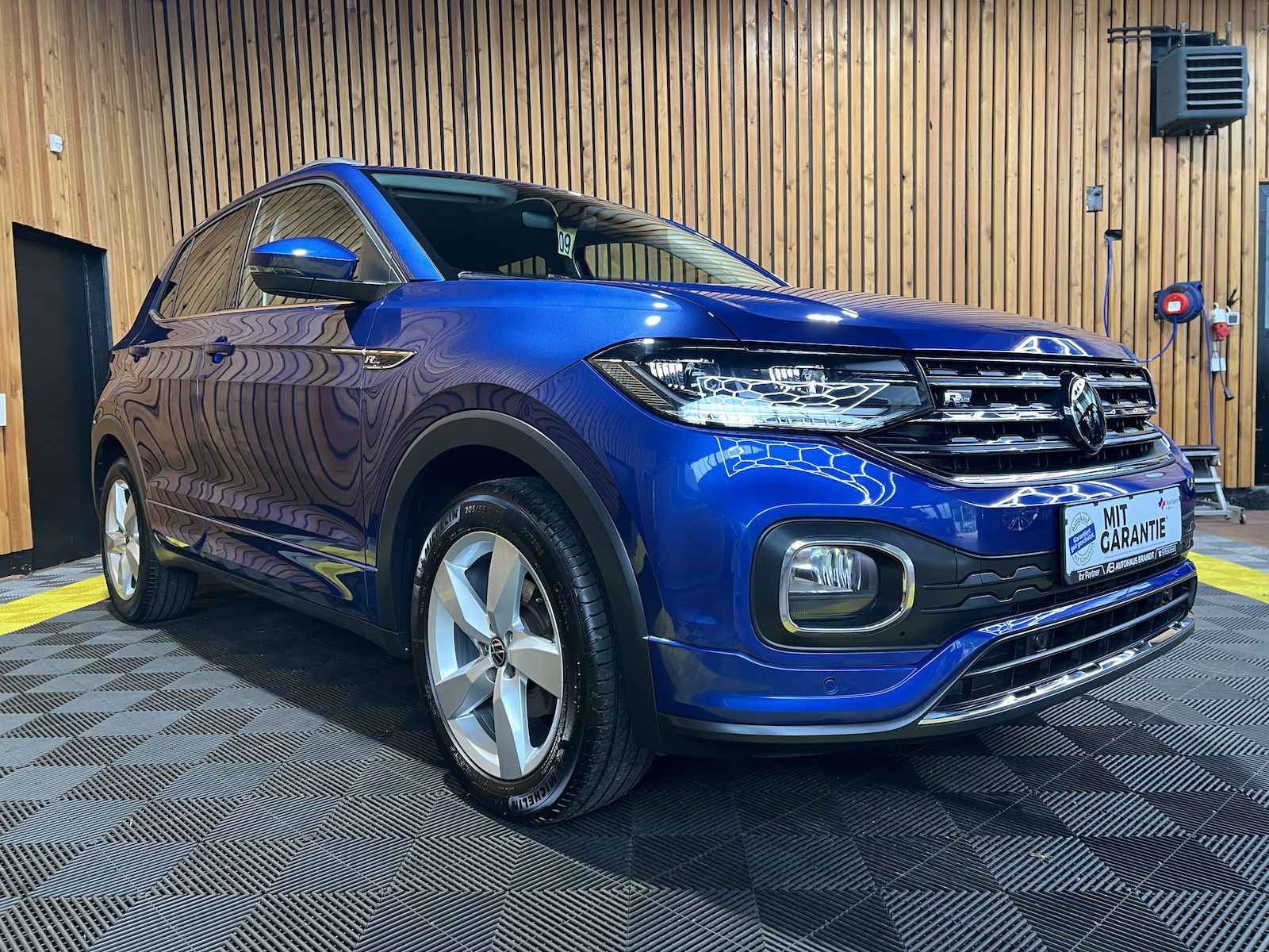 Fahrzeugabbildung Volkswagen T-Cross TSI Style R-Line *Navi*ACC*Alu*Kamera*