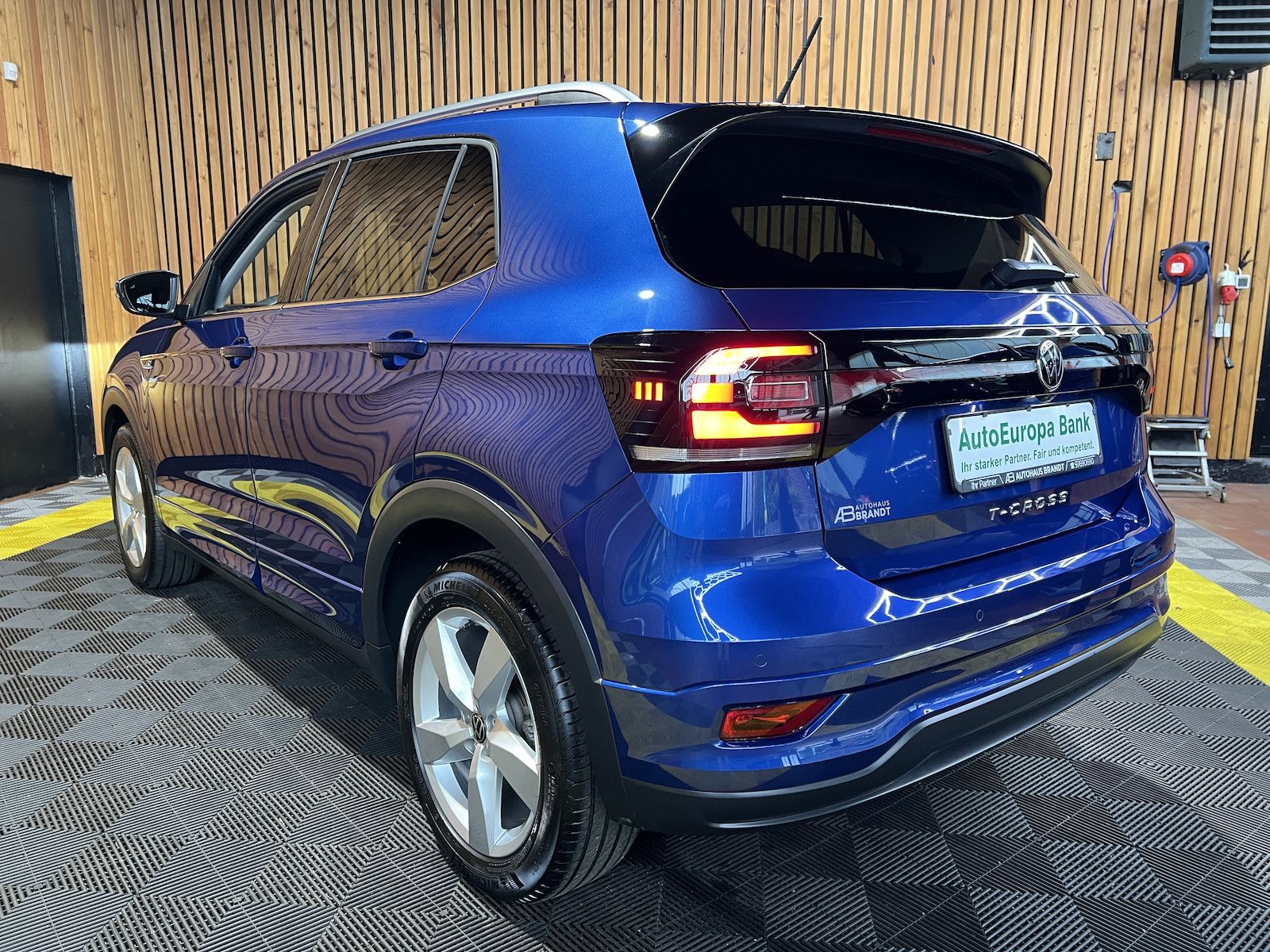 Fahrzeugabbildung Volkswagen T-Cross TSI Style R-Line *Navi*ACC*Alu*Kamera*