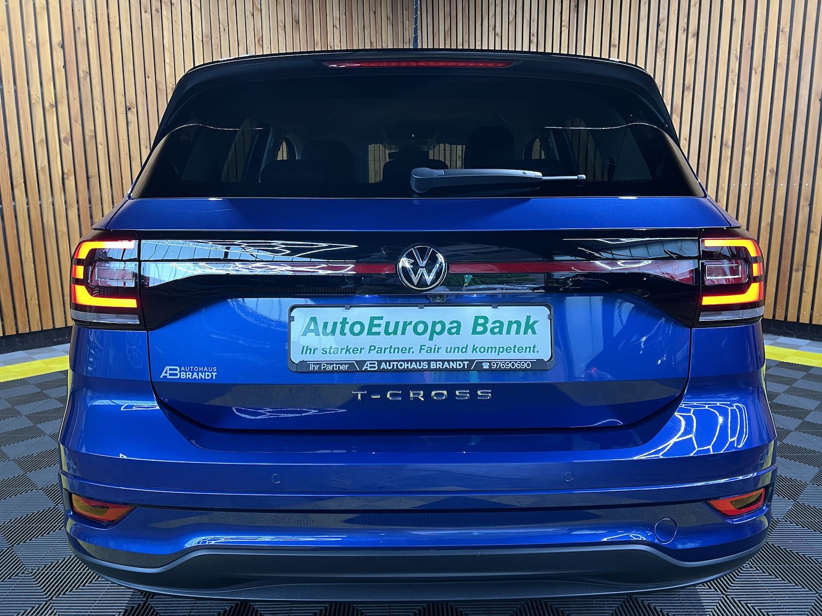 Fahrzeugabbildung Volkswagen T-Cross TSI Style R-Line *Navi*ACC*Alu*Kamera*