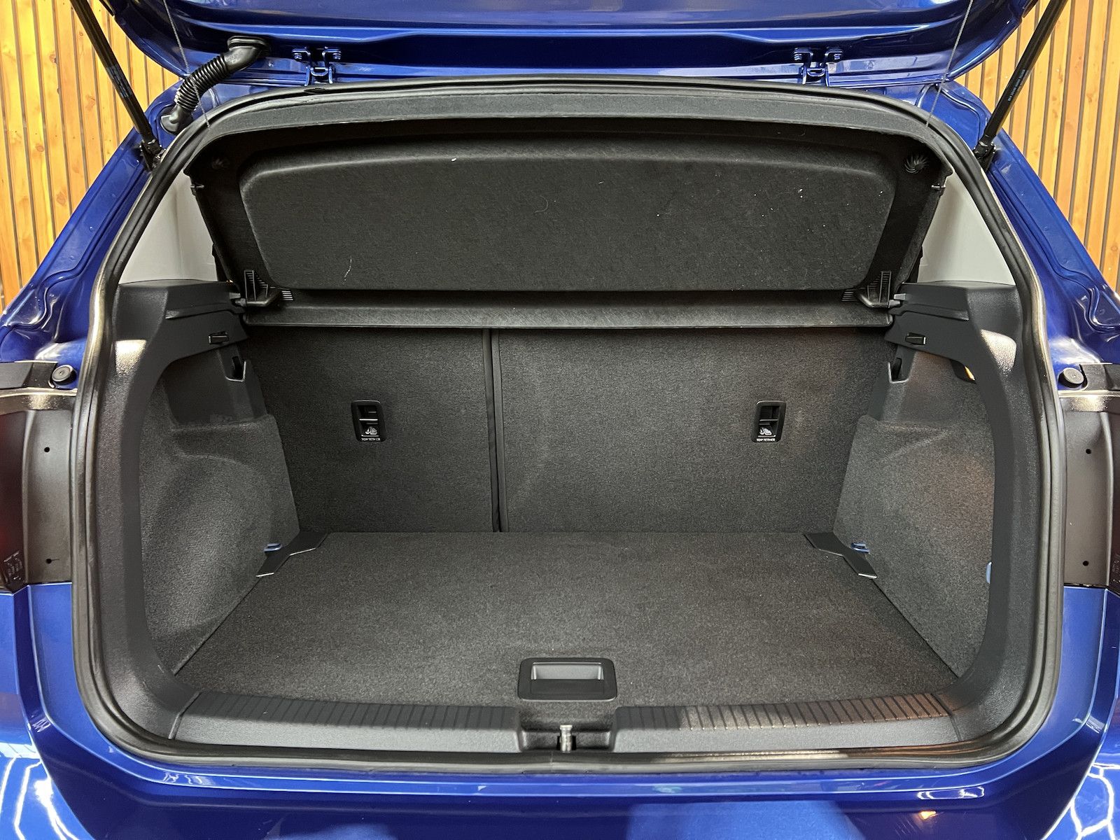 Fahrzeugabbildung Volkswagen T-Cross TSI Style R-Line *Navi*ACC*Alu*Kamera*