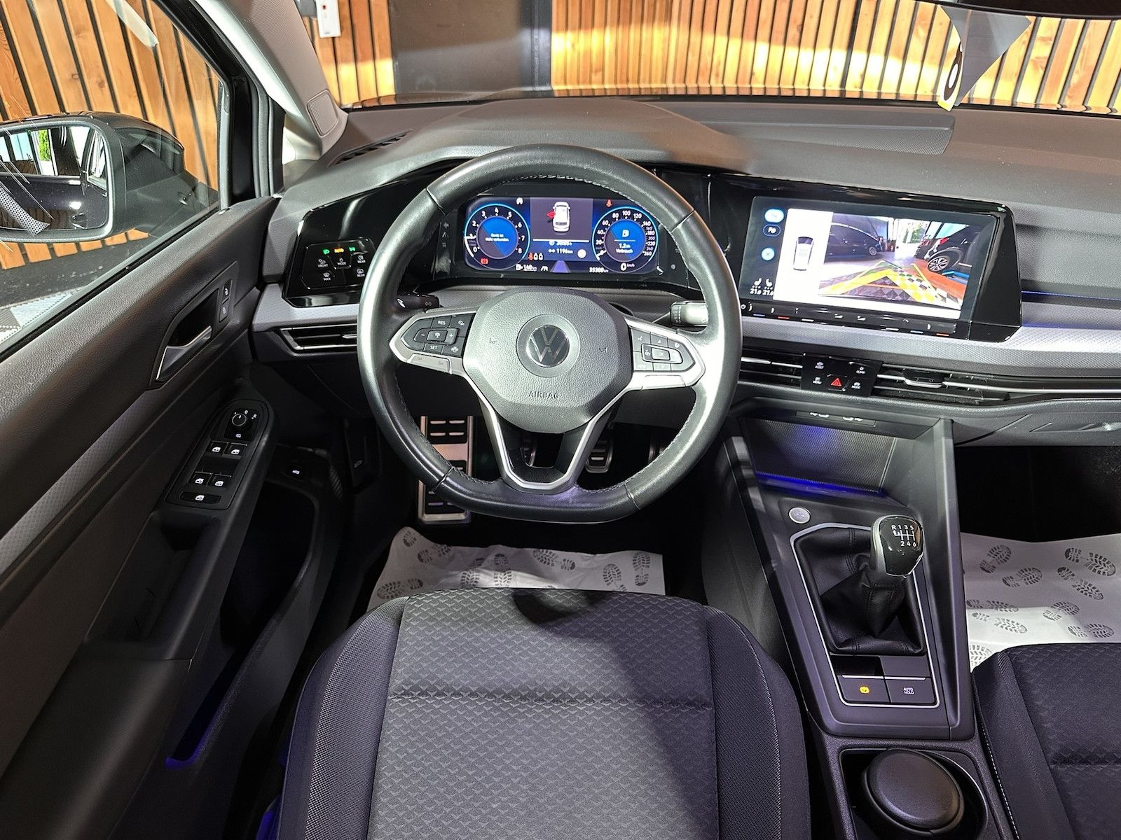 Fahrzeugabbildung Volkswagen Golf Variant 1,5 TSI Navi*Virtual*Kam*Matrix*AHK