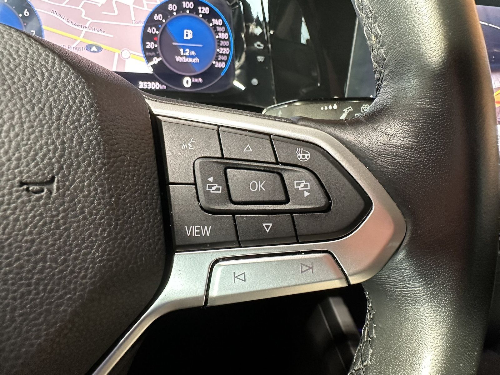 Fahrzeugabbildung Volkswagen Golf Variant 1,5 TSI Navi*Virtual*Kam*Matrix*AHK