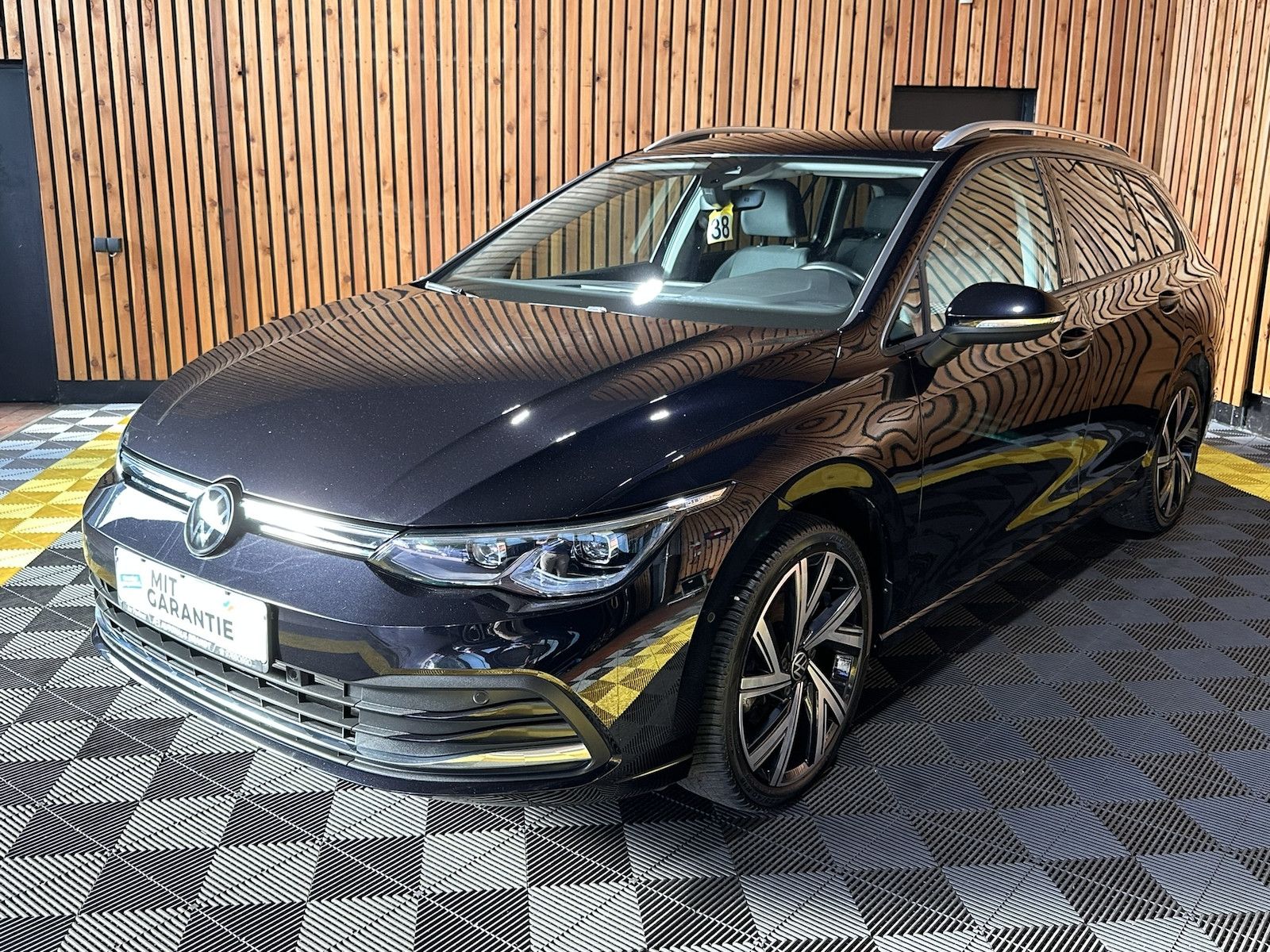 Fahrzeugabbildung Volkswagen Golf Variant 1,5 TSI Navi*Virtual*Kam*Matrix*AHK