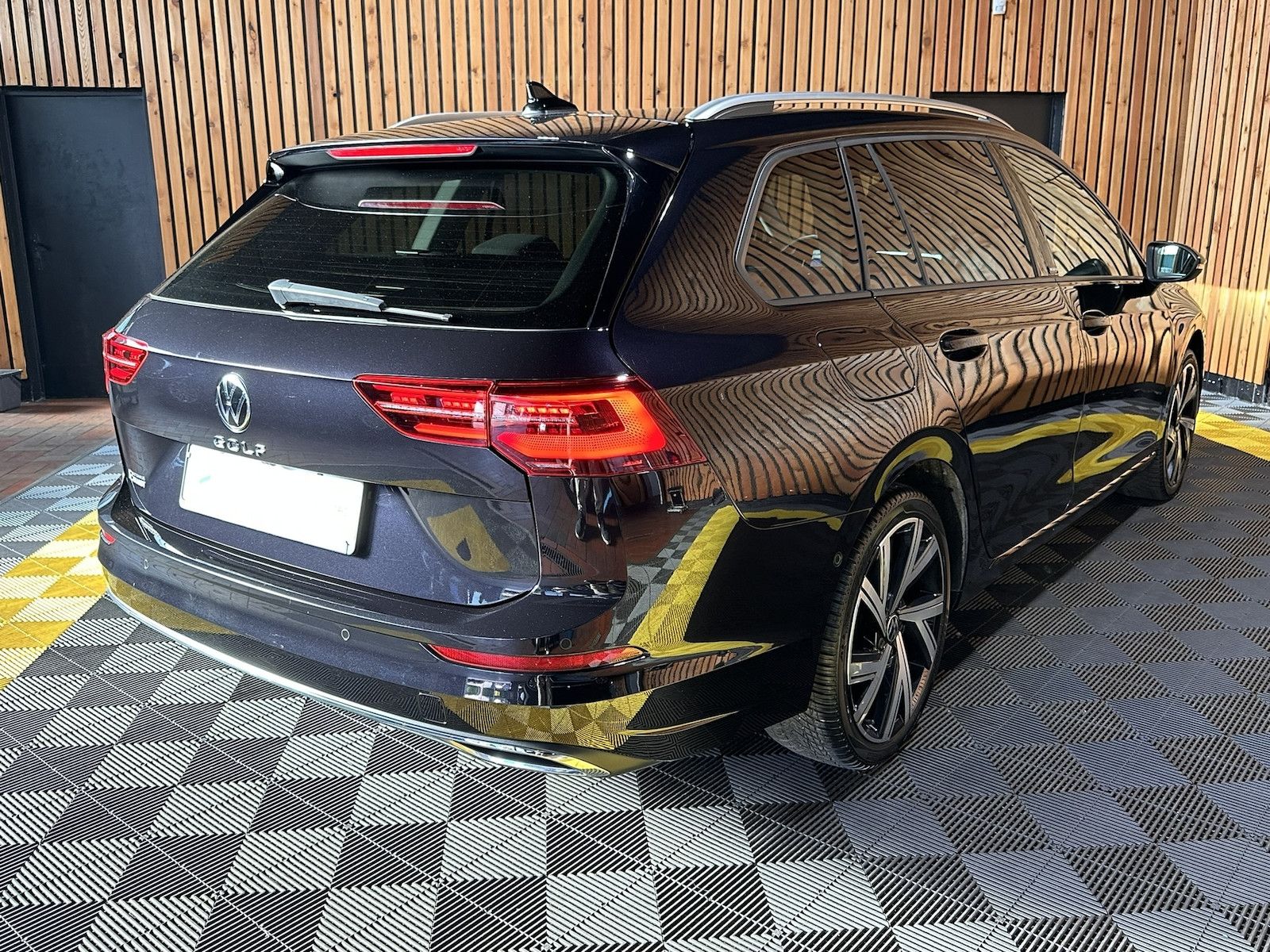 Fahrzeugabbildung Volkswagen Golf Variant 1,5 TSI Navi*Virtual*Kam*Matrix*AHK