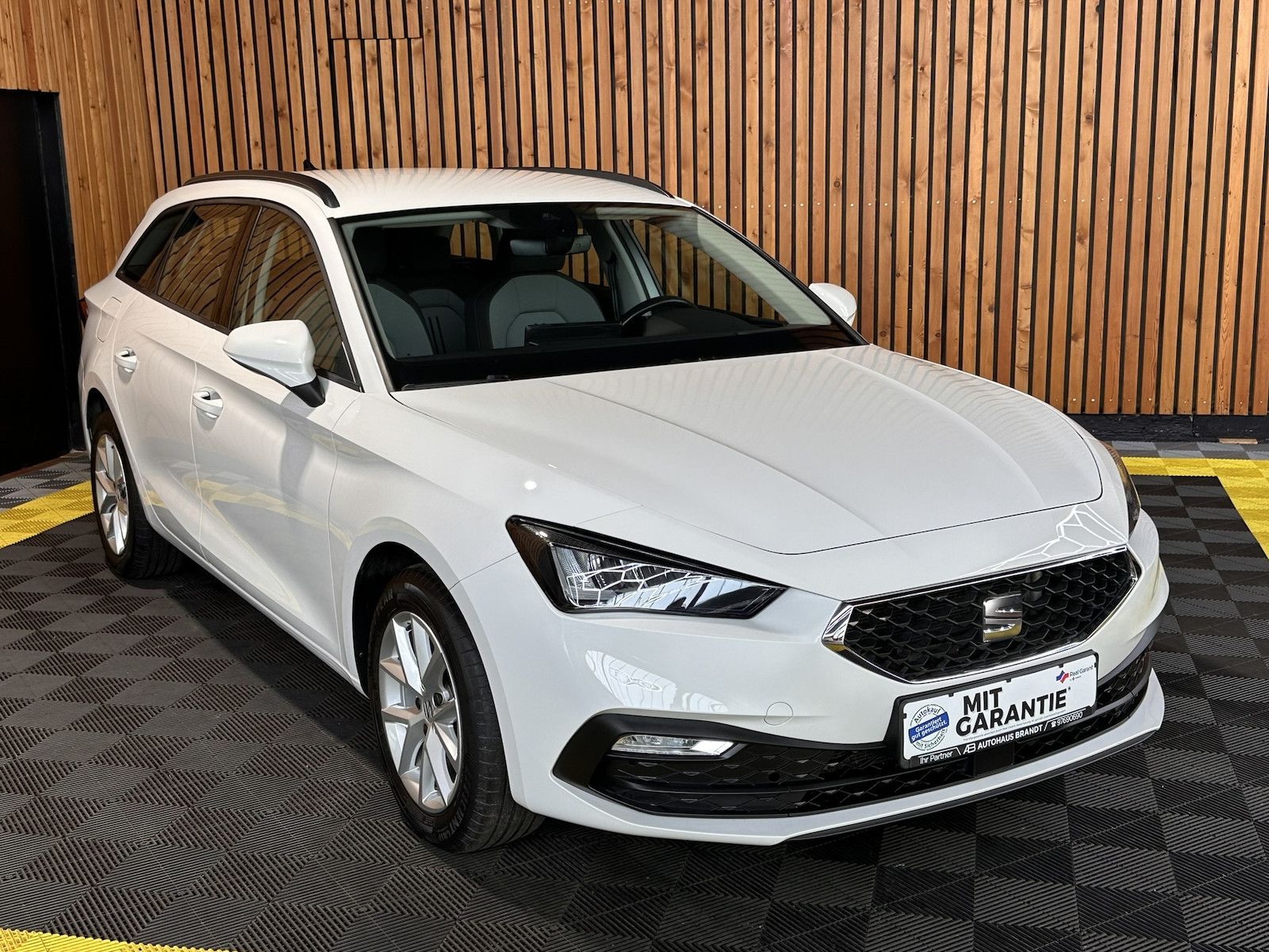 Fahrzeugabbildung SEAT Leon ST 1,5 eTSI DSG Style *Navi*LED*Virtual*PDC