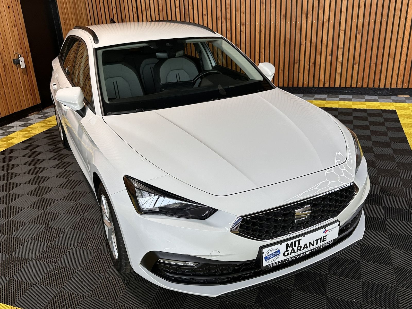 Fahrzeugabbildung SEAT Leon ST 1,5 eTSI DSG Style *Navi*LED*Virtual*PDC