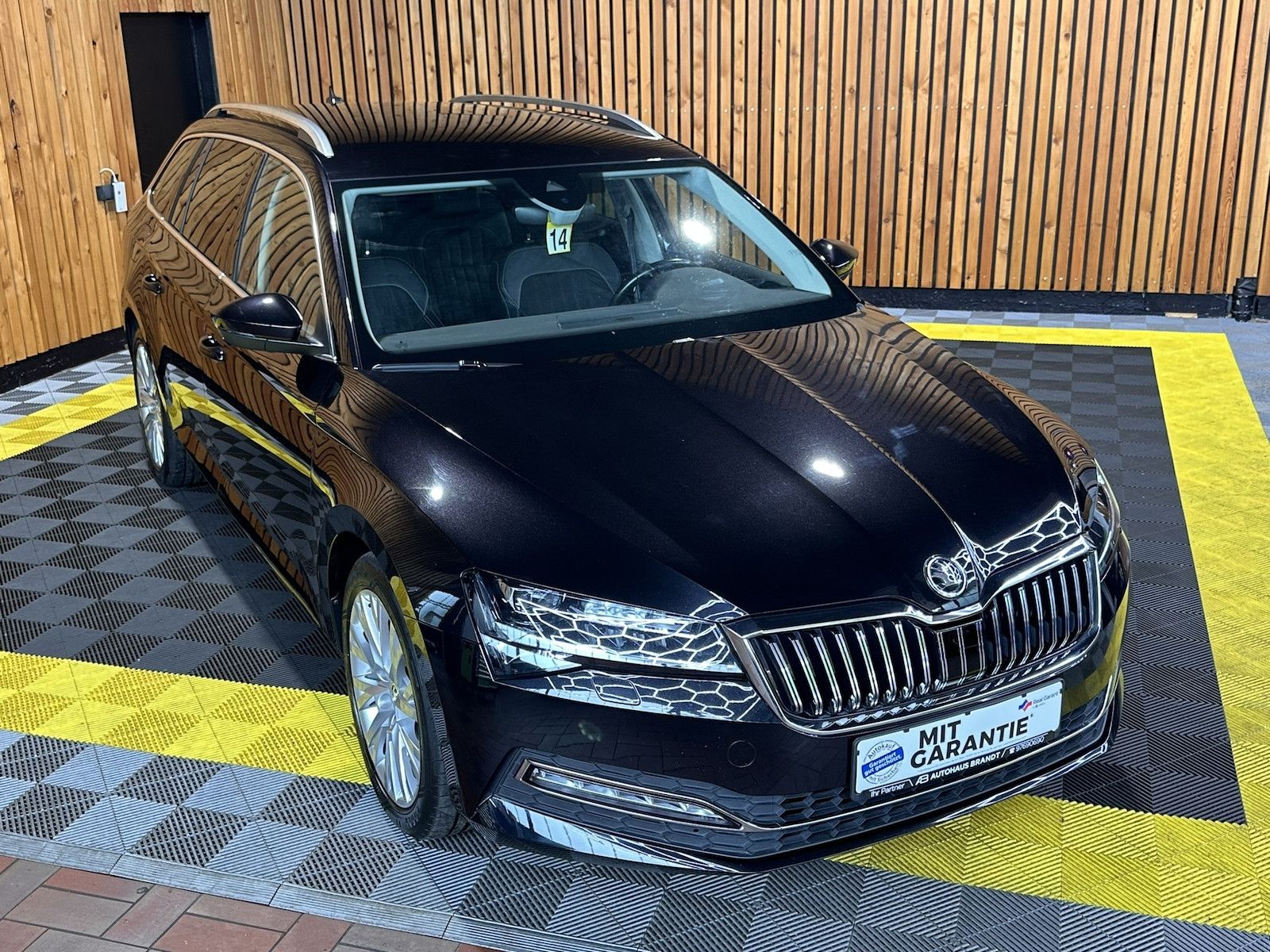 Fahrzeugabbildung SKODA Superb Combi TDI DSG *Navi*ACC*Virtual*Leder*LED