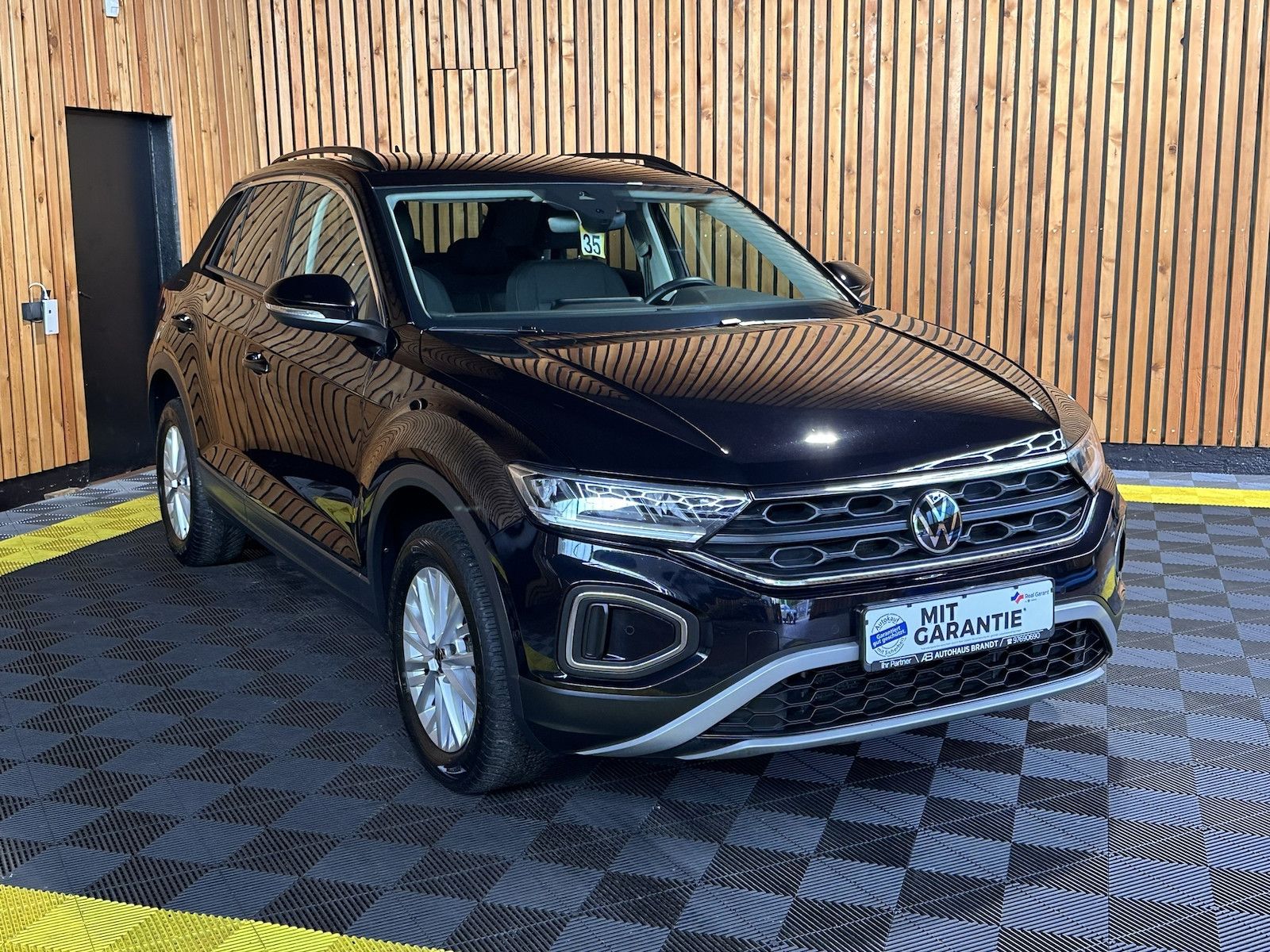 Fahrzeugabbildung Volkswagen T-Roc 2,0 TDI Life DSG *Navi*AHK*LED*Kam*Virtual