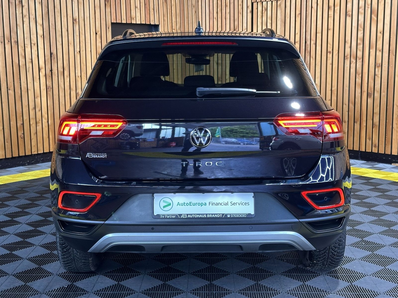 Fahrzeugabbildung Volkswagen T-Roc 2,0 TDI Life DSG *Navi*AHK*LED*Kam*Virtual