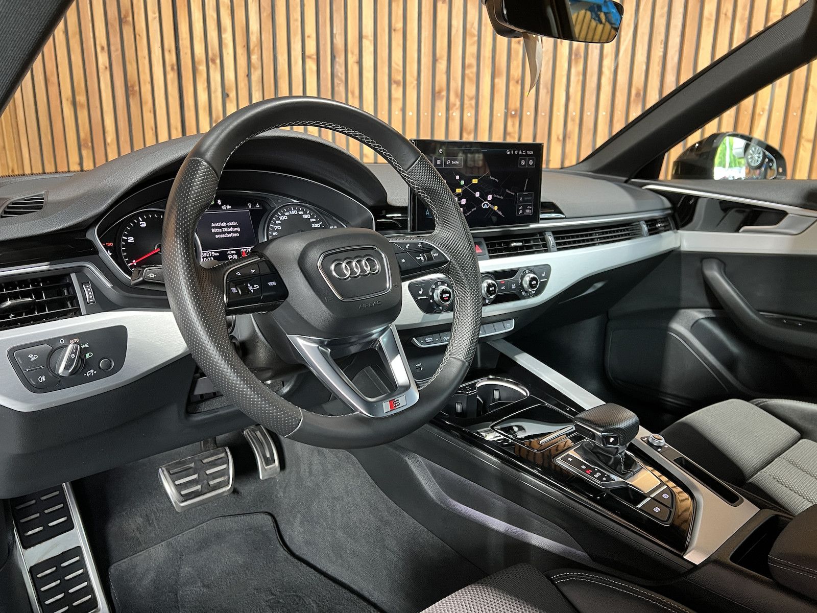 Fahrzeugabbildung Audi A4 Avant 2x S Line TDI Aut. *Navi*ACC*Matrix*PDC