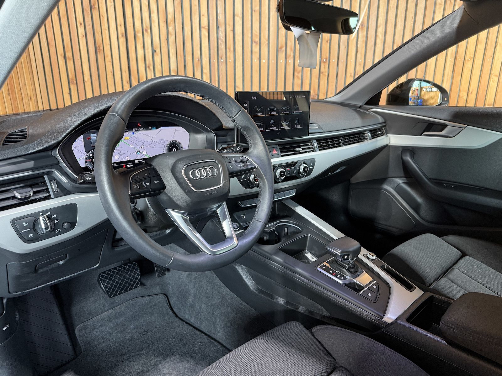 Fahrzeugabbildung Audi A4 Avant adv. TDI Aut. *Black*Navi+*AHK*Virtual*