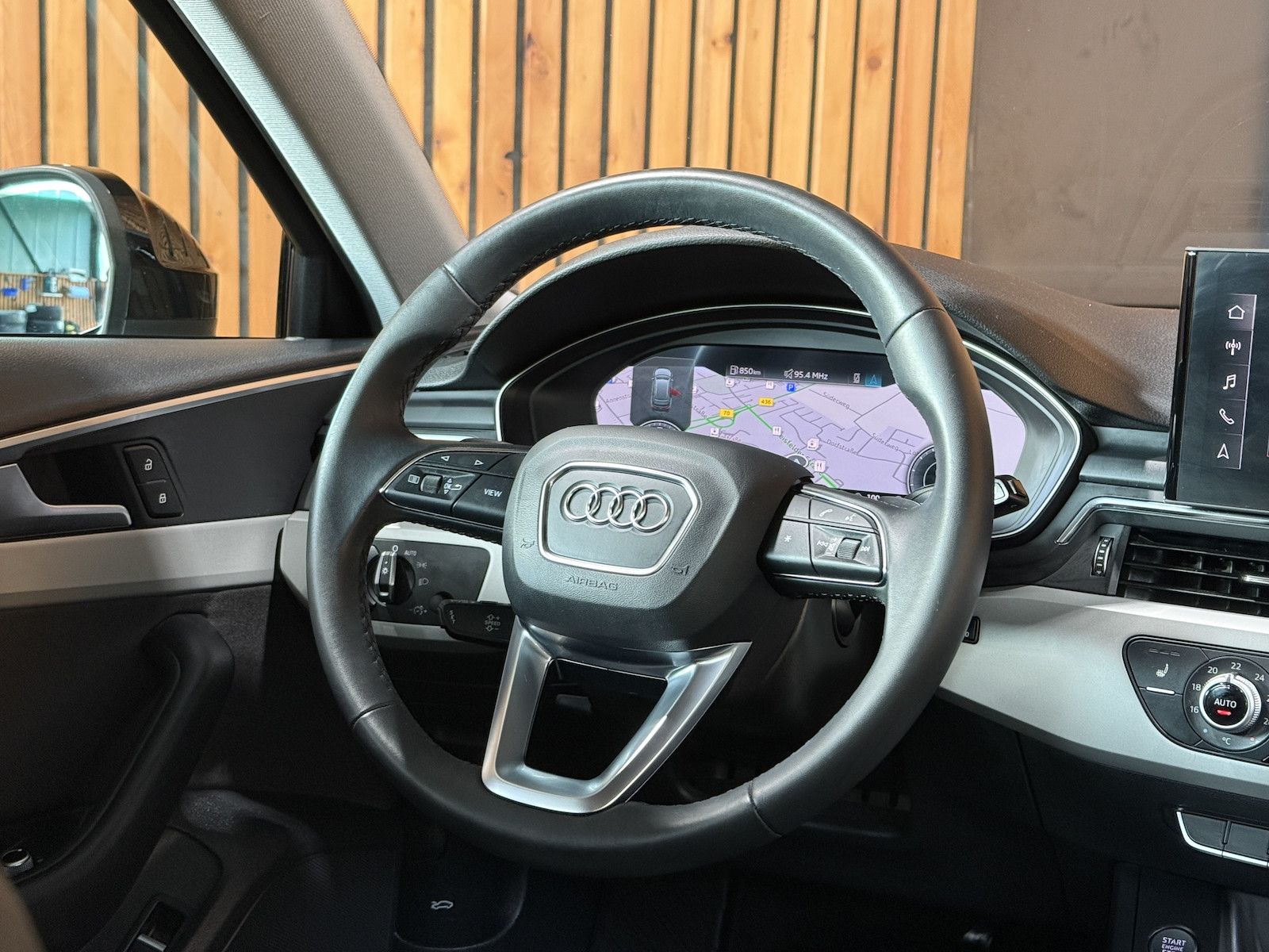 Fahrzeugabbildung Audi A4 Avant adv. TDI Aut. *Black*Navi+*AHK*Virtual*