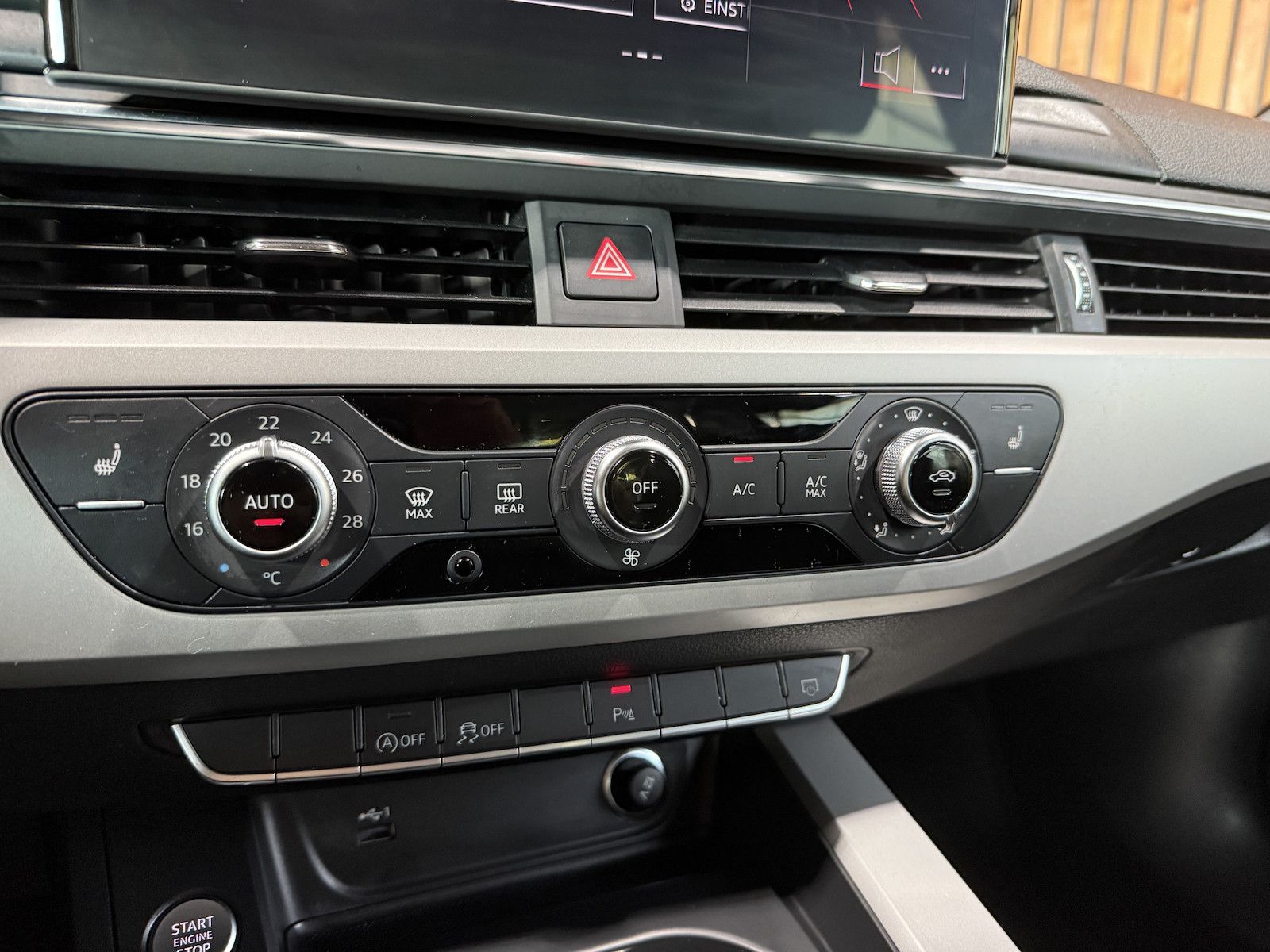 Fahrzeugabbildung Audi A4 Avant adv. TDI Aut. *Black*Navi+*AHK*Virtual*