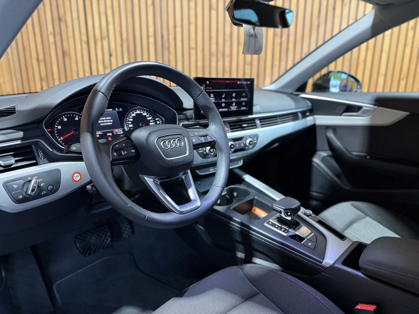 Fahrzeugabbildung Audi A4 Avant advanced TDI Aut. *Navi+*ACC*AHK*Kamera