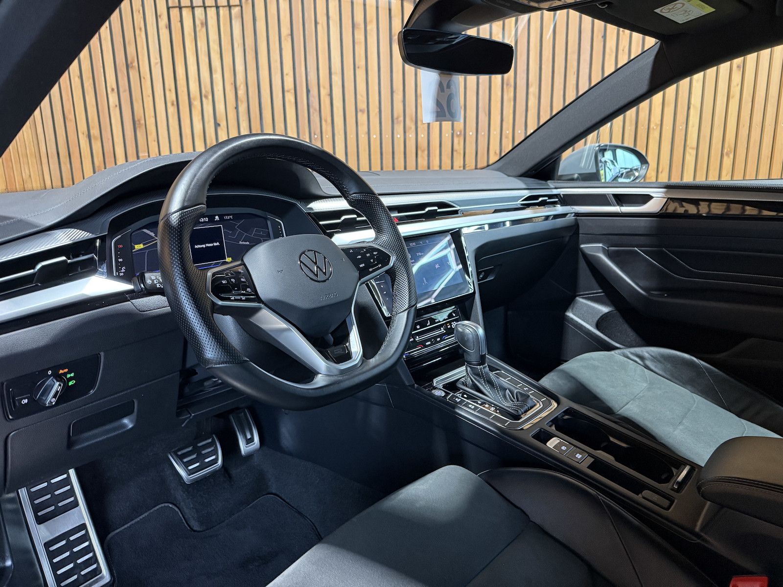 Fahrzeugabbildung Volkswagen Arteon Shooting B. R-Line Navi*Kam*Virtual*Keyl.