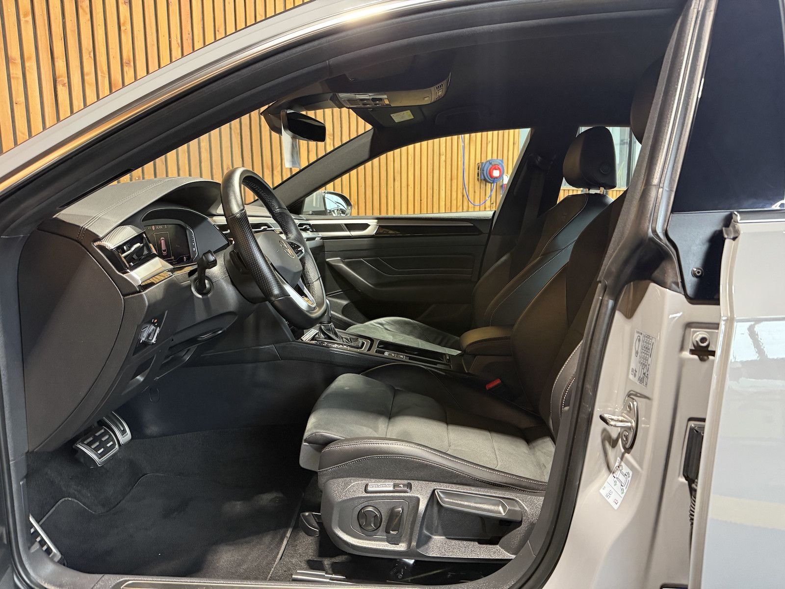 Fahrzeugabbildung Volkswagen Arteon Shooting B. R-Line Navi*Kam*Virtual*Keyl.