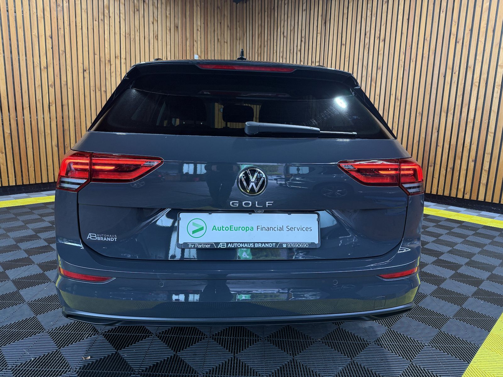 Fahrzeugabbildung Volkswagen Golf Variant VIII 2,0 TDI DSG *Navi*LED*Kam*Virt